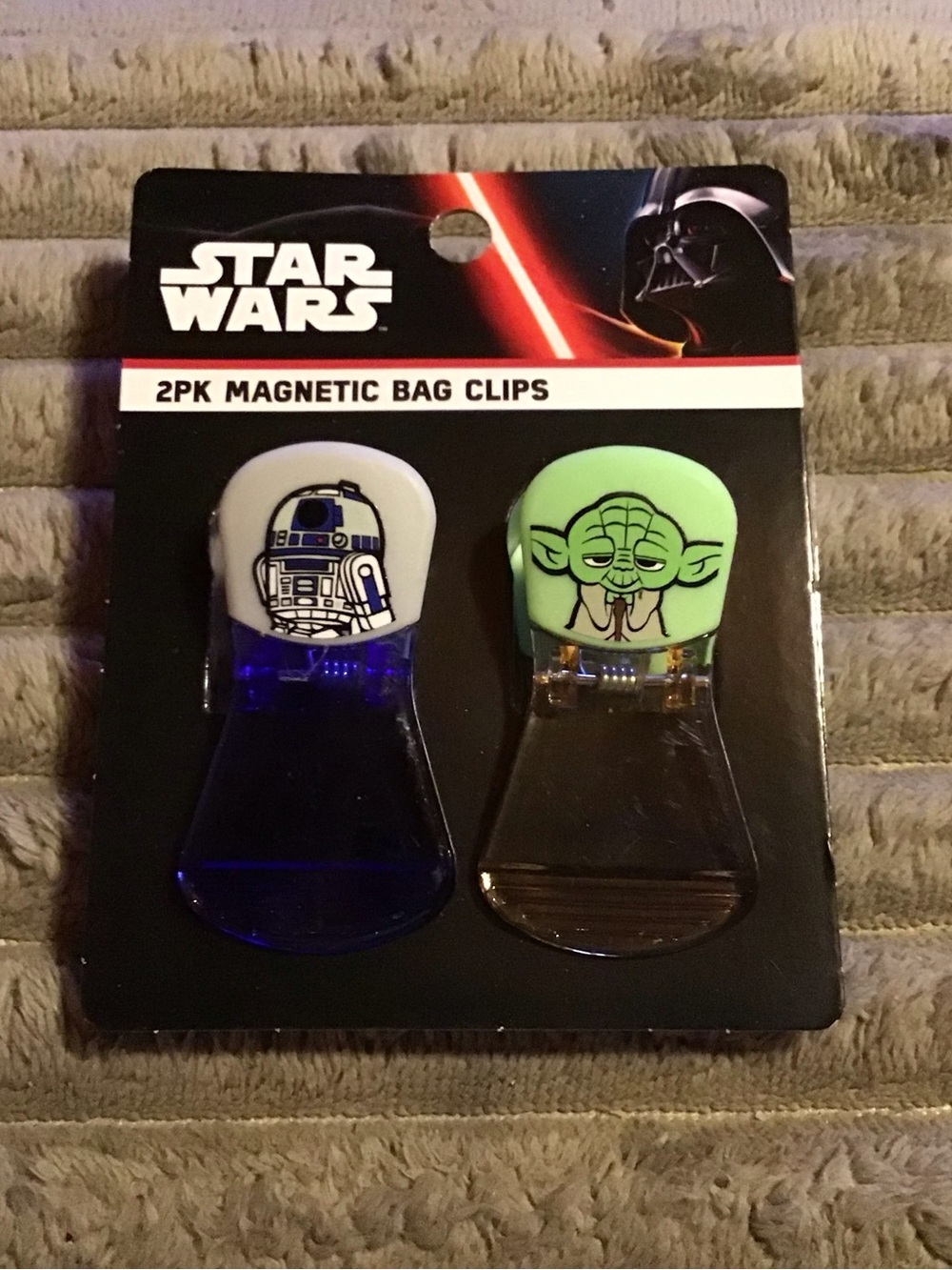 Star Wars Magnetic Bag Clips Featuring R2-D2 (blue) & Yoda (light green)